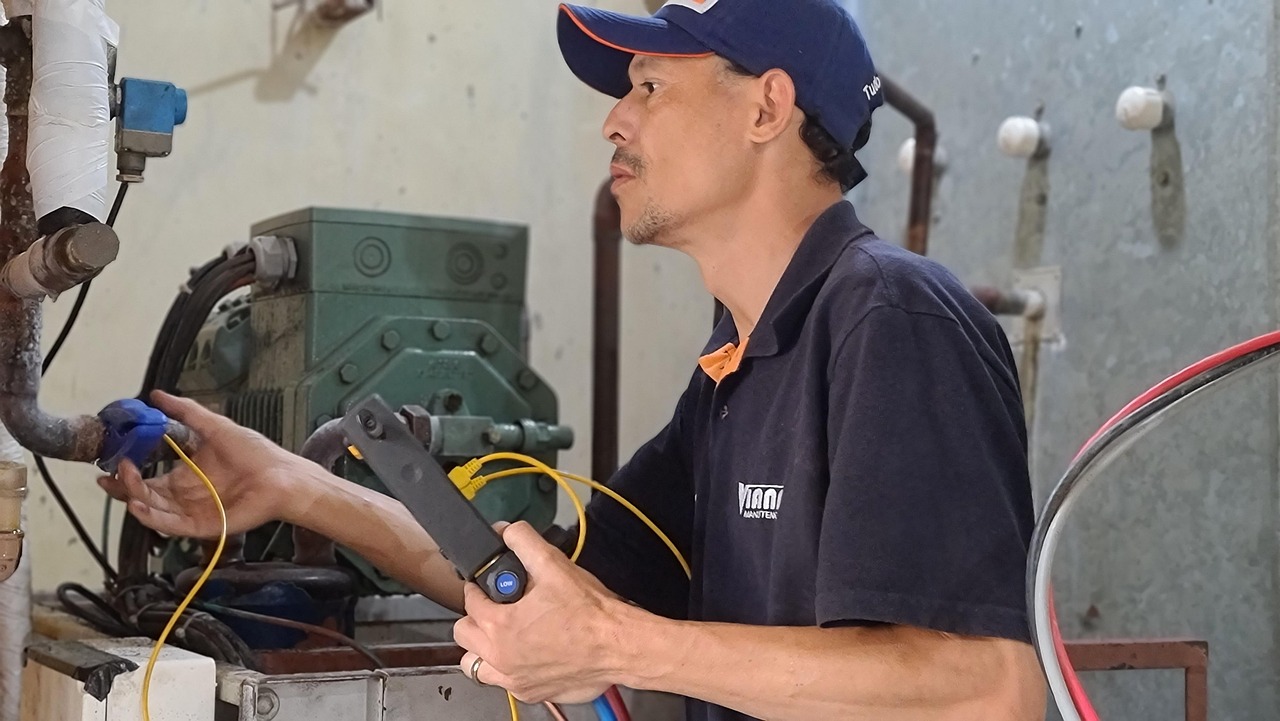 HVAC technician confirming service